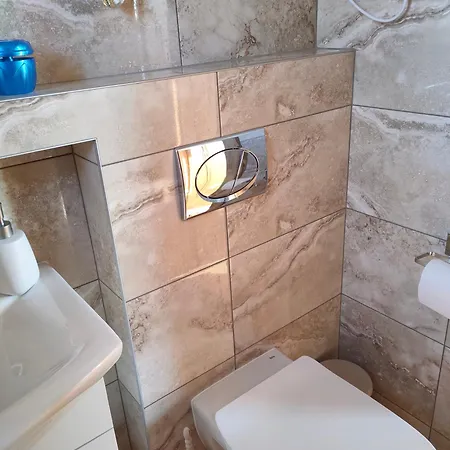 別荘 Piesn Poranka